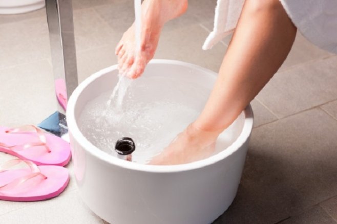Красивые и здоровые ножки летом: ванночки, массажи, рекомендации по уходу