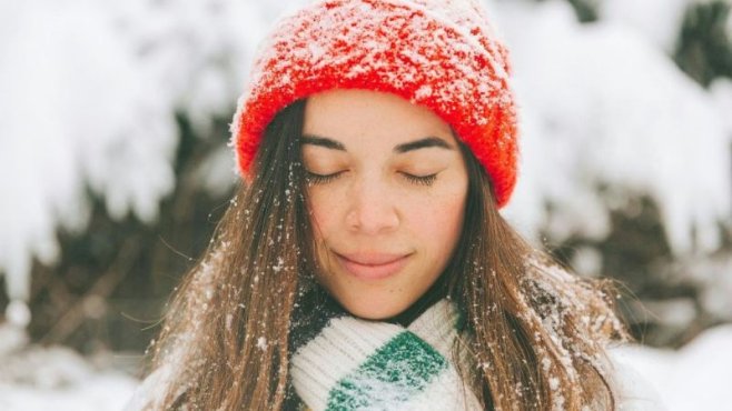 Как спасти волосы, когда на улице «минус»