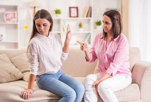 Сепарация в 35: Почему мы до сих пор ждем одобрения мамы и как наконец повзрослеть